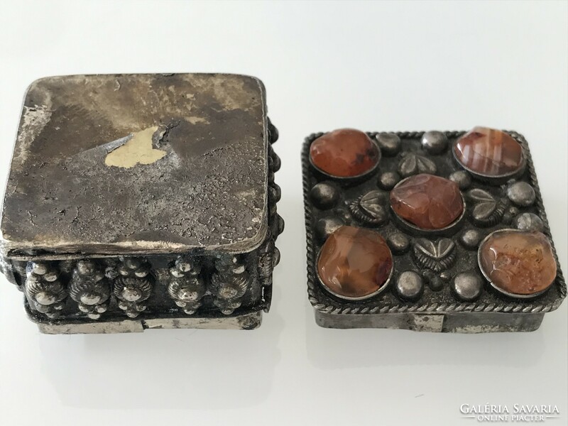 Handmade jewelry box decorated with carnelian stones, 4x4x3 cm