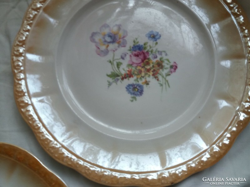 Antique éva series with iridescent edge and flower pattern from Zsolna