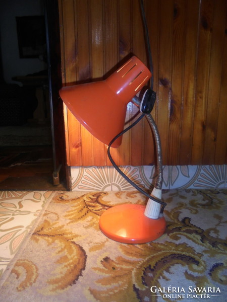 Retro gégecsöves asztali lámpa