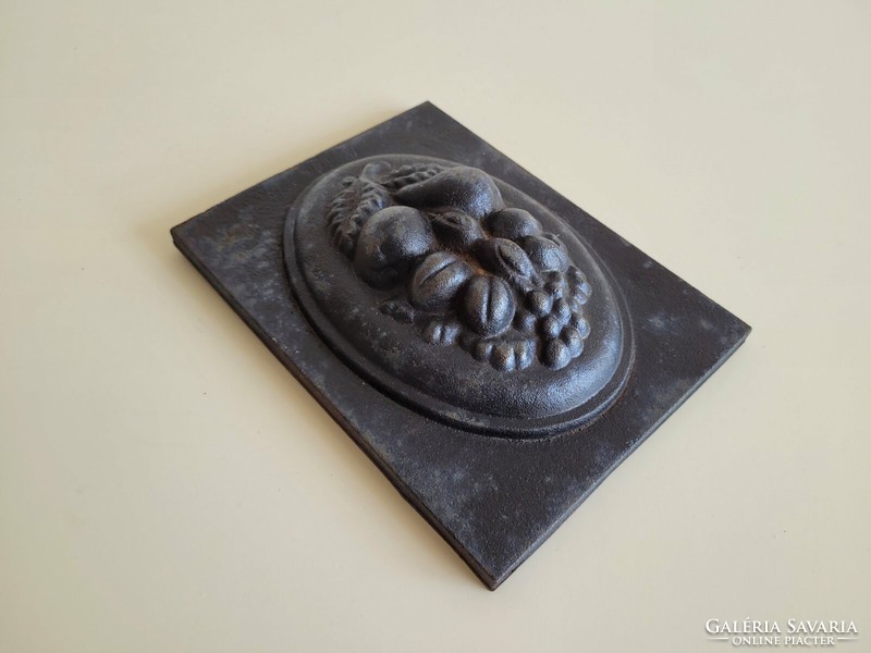 Old confectioner's tool, antique chocolate mold, iron plate, fruit pattern baking dish