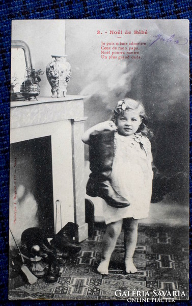 Antik Karácsonyi fotó képeslap  kisgyerek kandalló csizma