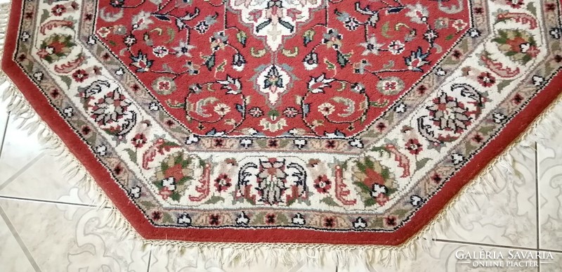 Iráni Tabriz mintájú közepes nyolcszög forma kézi csomózású gyapjúszőnyeg, Ritkaság