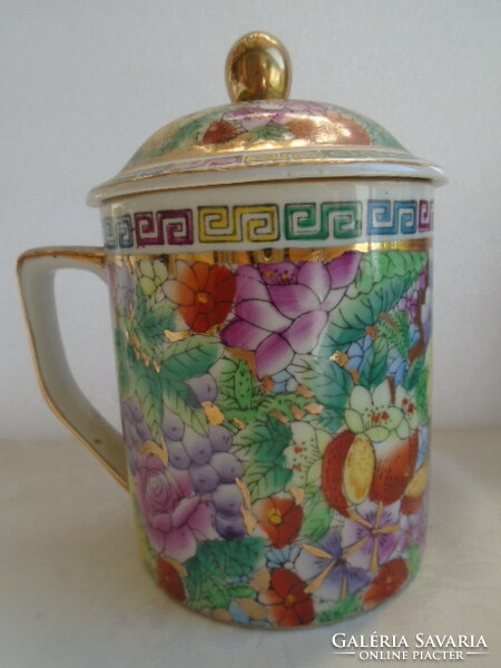 100% Hand-painted Chinese mug richly decorated and gilded in porcelain