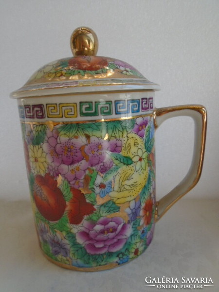 100% Hand-painted Chinese mug richly decorated and gilded in porcelain