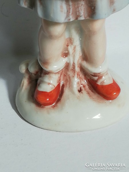 GDR német porcelán gombát szedő kislány 13.5 cm