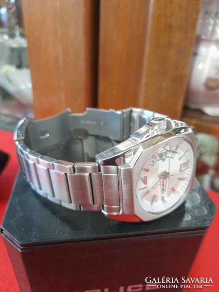 Police timepieces 12897 j wristwatch, watch new in factory box.