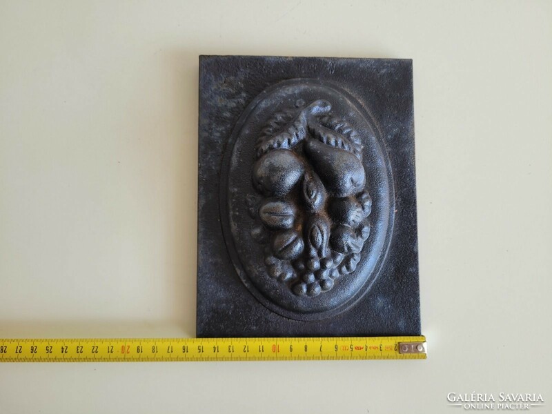 Old confectioner's tool, antique chocolate mold, iron plate, fruit pattern baking dish