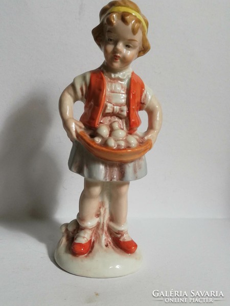 GDR német porcelán gombát szedő kislány 13.5 cm