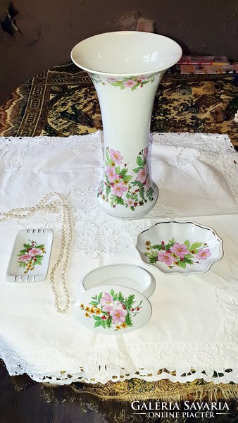 Old, flawless, pink-flowered 5-piece raven house set. Vase, serving bowl, ashtray, bonbonier ,.