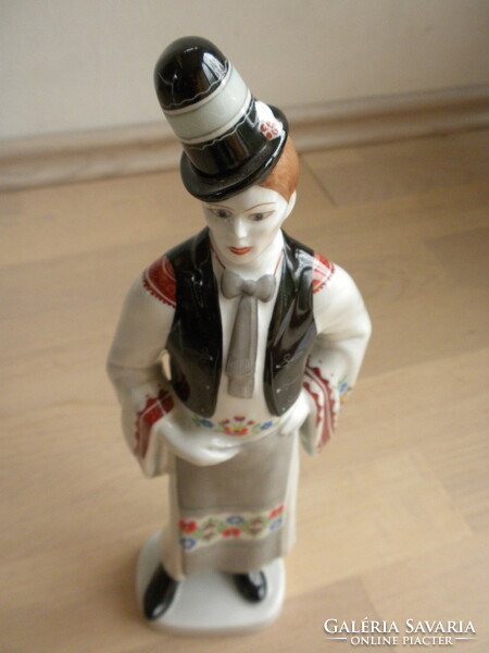 Hollóházi matyó legény figurális porcelán