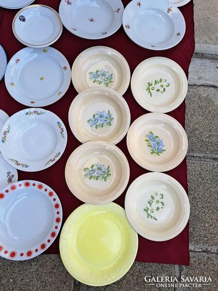 Vegyes tányér tányérok kínáló Alföldi Centrum Varia napocskás  mélytányér süteményes tányér