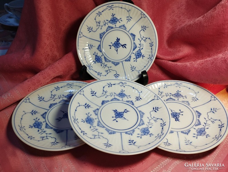 4 Pcs. Antique immortelle porcelain small plate, saucer