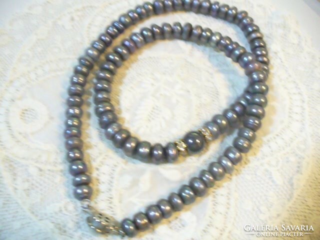 Beautiful gray cultured pearl