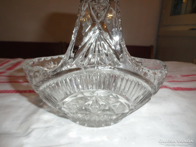 Lead crystal glass basket, offering