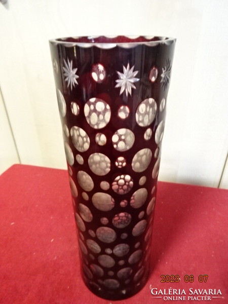 Bordó üveg, kristály váza, henger alakú, magassága 25,5 cm. Jókai.