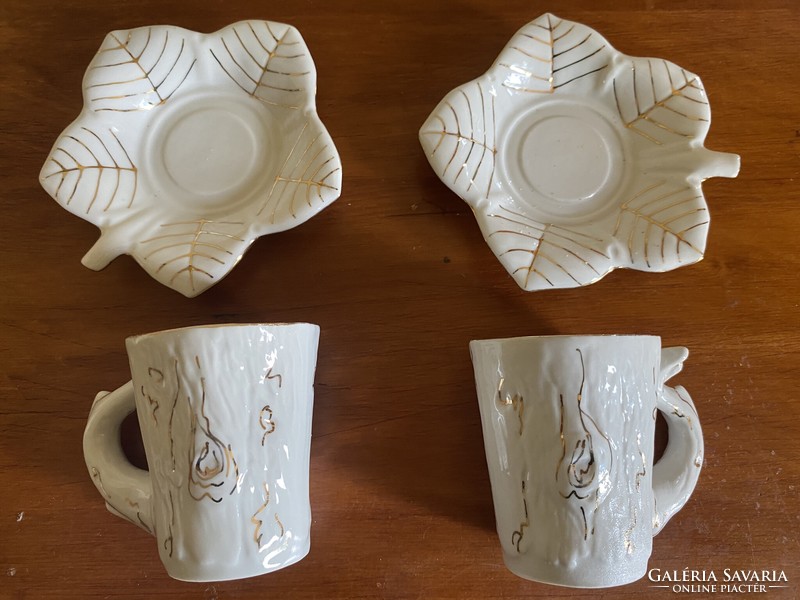 Fehér és arany porcelán csészék ( csésze + alj)