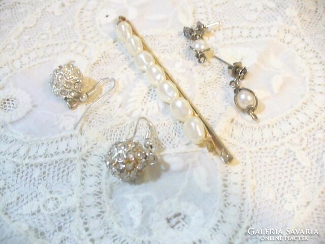 -A brooch and two earrings