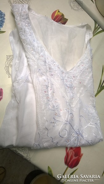 Akciós ár ! Indiai fehér virág-,flitteres,oldalt hasítékos ruha, tunika, női felső XXL
