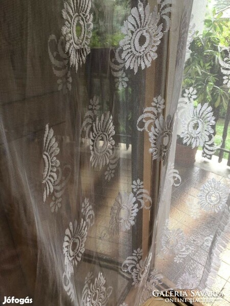 Lace curtains with ruffled, rose pattern, in a pair