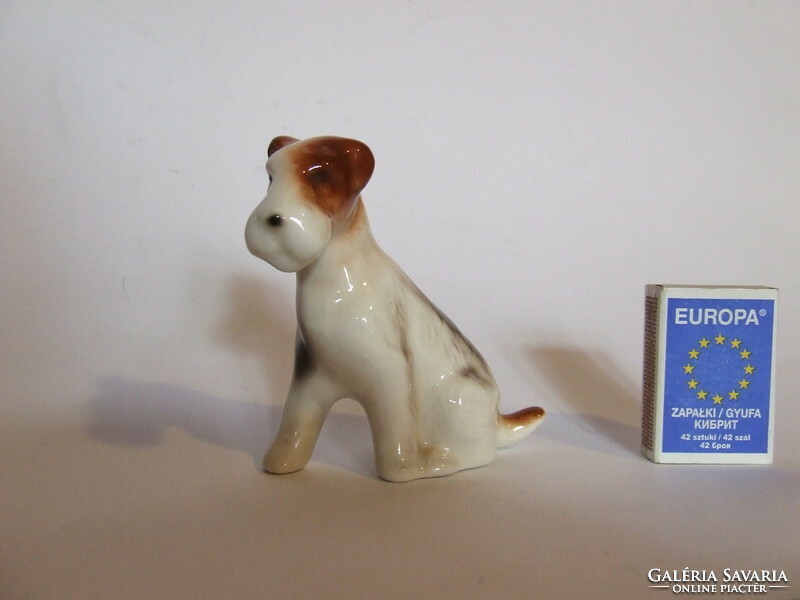 Nagyon aranyos, régi foxi, foxterrier porcelán kutya figura