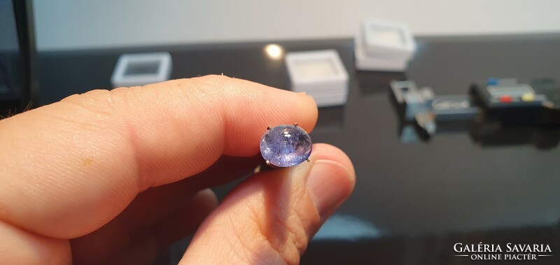 Extra tanzanite 2.35 Carats. Hardly polished. With certification.