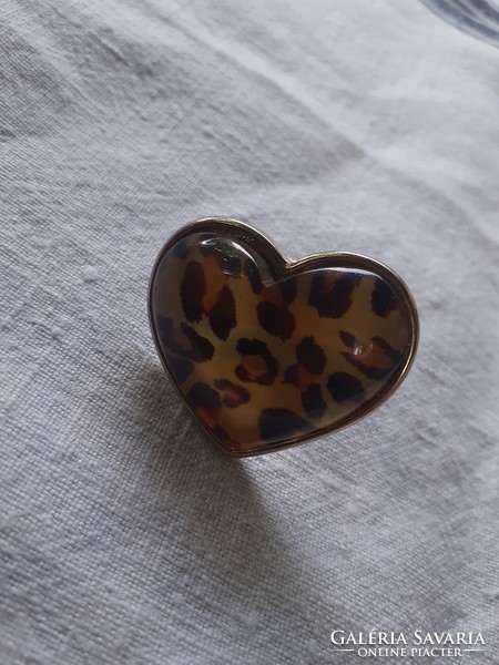 Heart-shaped ring in good condition