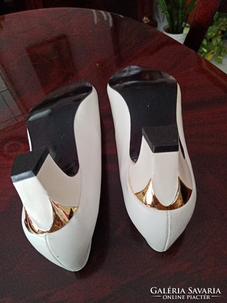 Fehér női cipő  arany színű béléssel és díszítéssel  Méret:  8 1/2 W pl. esküvőre!!