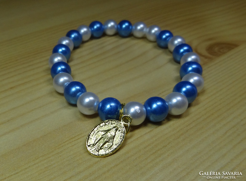 Bracelet with Virgin Mary amulet. The beads are glass and acrylic.