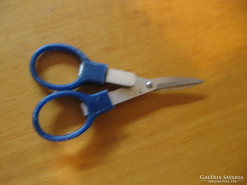 Retro folding scissors