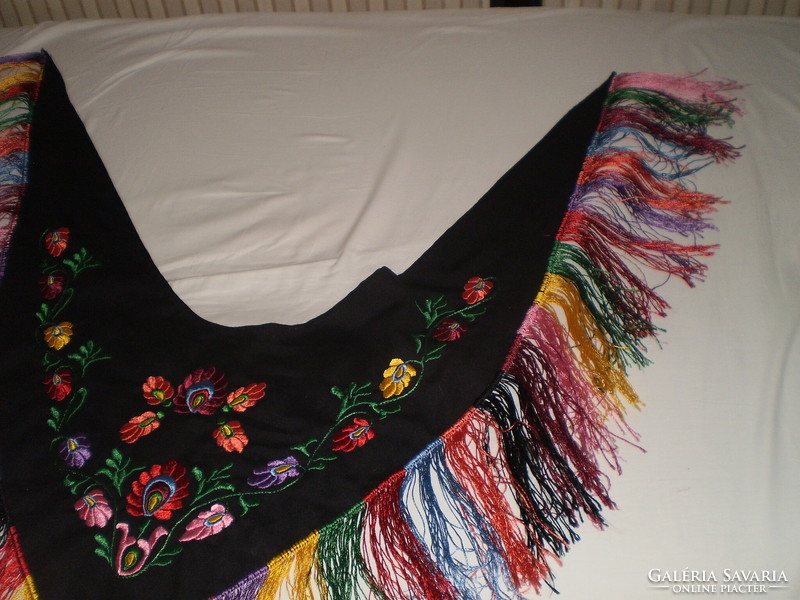 Embroidered matyó stole shoulder scarf
