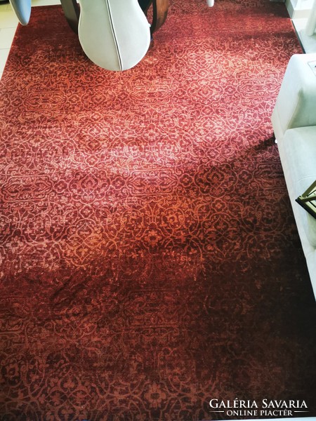 Gyönyörű gyapjú szőnyeg