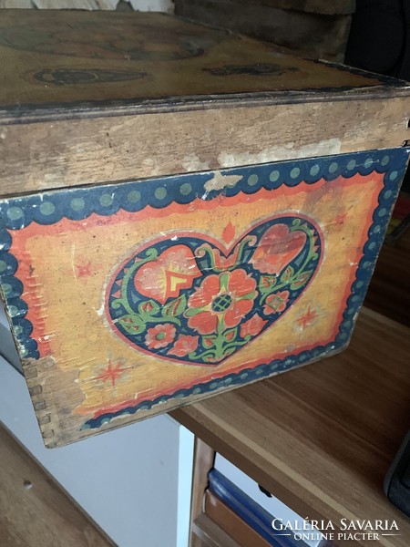 St. István's candy wooden chest