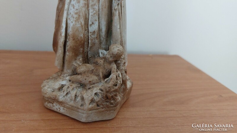 (K) old statue 3 figures (pumice stone?)