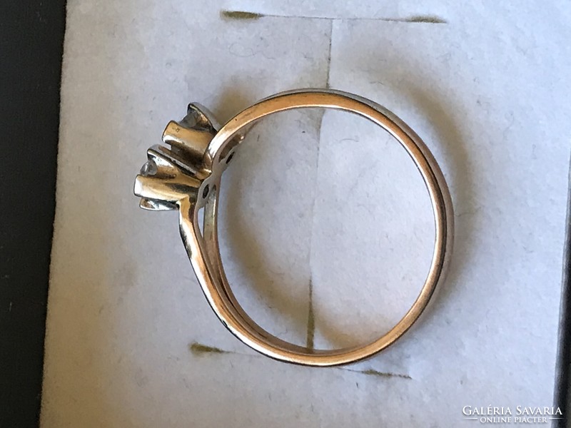 Sárga arany-fehérarany gyűrű briliánsokkal