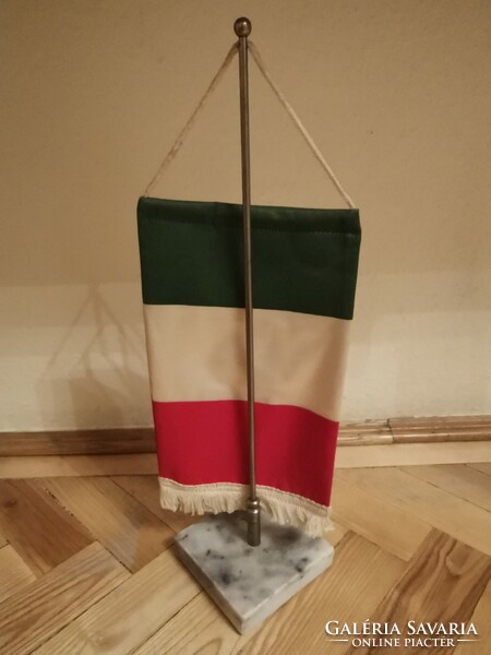 Asztali olasz zászló talppal | 40,5 cm
