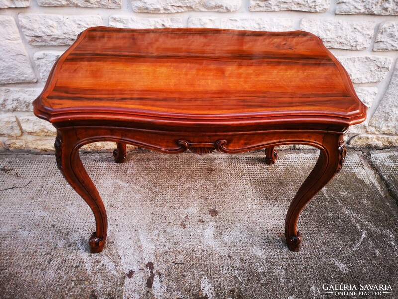 Baroque, Viennese baroque rococo style coffee table, carved salon table in beautiful condition. Small size!