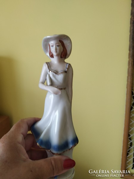 Porcelain lady in hat for sale!