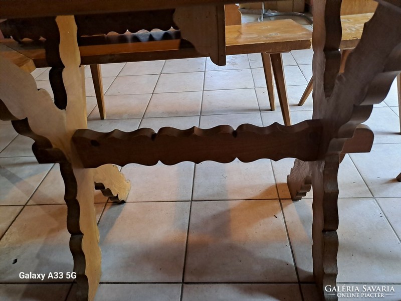 Paraszti népi konyha bútor sarokpad asztallal székekkel sarokpolccal