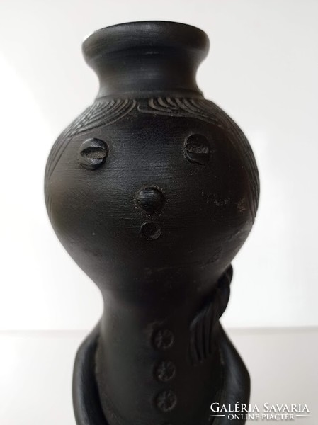 Figurális fekete kerámia váza