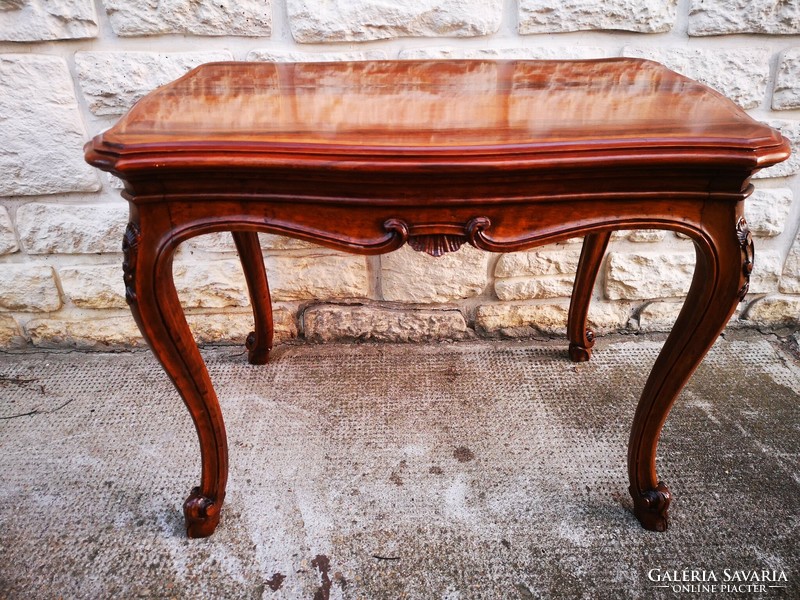 Baroque, Viennese baroque rococo style coffee table, carved salon table in beautiful condition. Small size!