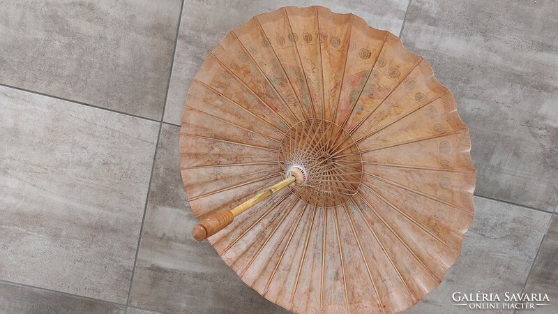 (K) beautiful Chinese umbrella