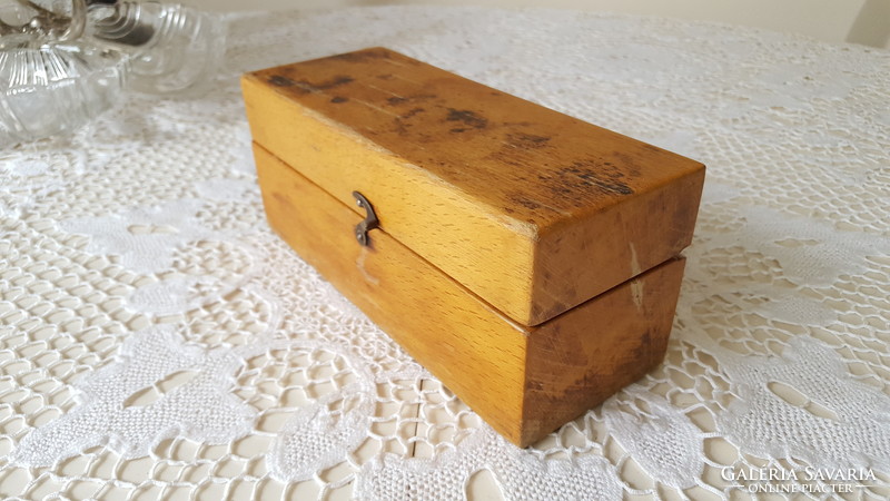 Balance weight set, in a wooden box