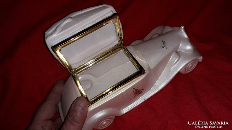 Beautiful biscuit Italian porcelain silk-glazed jewelery holder oldsmobil car 22 x 8 x 9cm as shown in the pictures