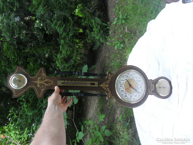 Wall-mounted barometer-clock-thermometer and humidity meter in one
