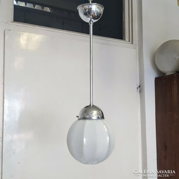Art deco mennyezeti lámpa felújítva - "cikkelyes" tejüveg búra