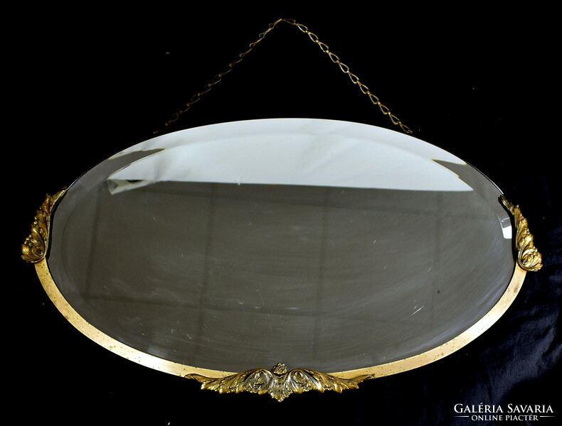XX. No. The front is a polished oval mirror with a silver-plated decorative frame!