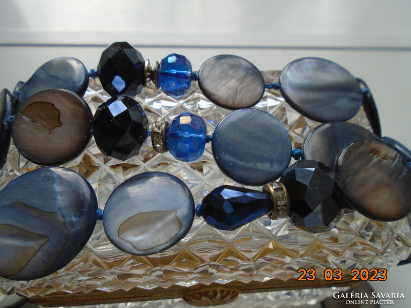 Látványos,hosszú ,nyakék Abalone nagy korong és fazettált ásvány és üveg gyöngyökből