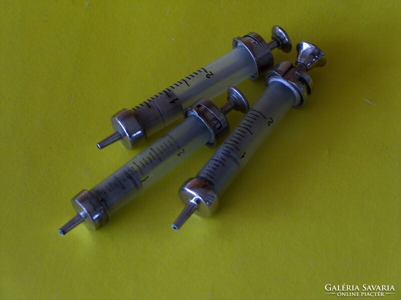 3 pieces of 2 ml. Syringe, used but in very good condition