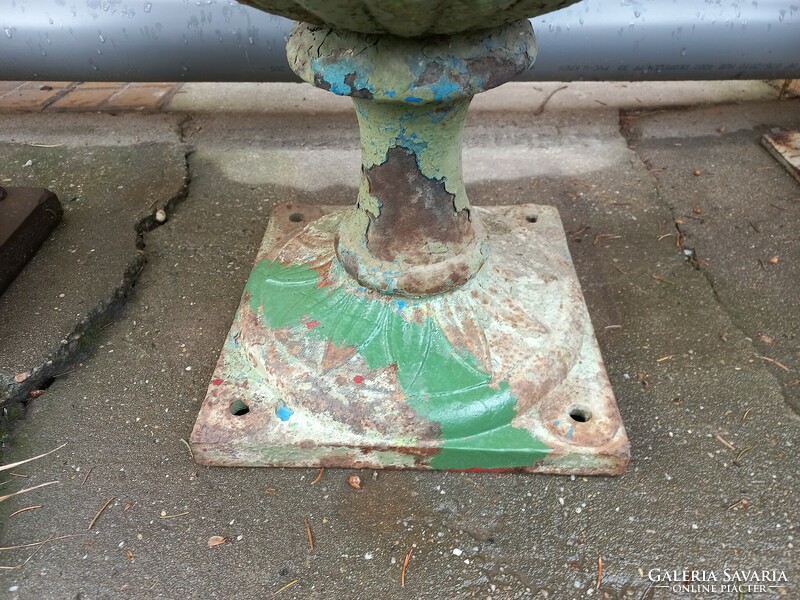 Cast iron well spout