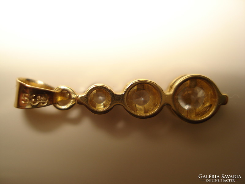 Zirconia stone pendant in triple buton setting.